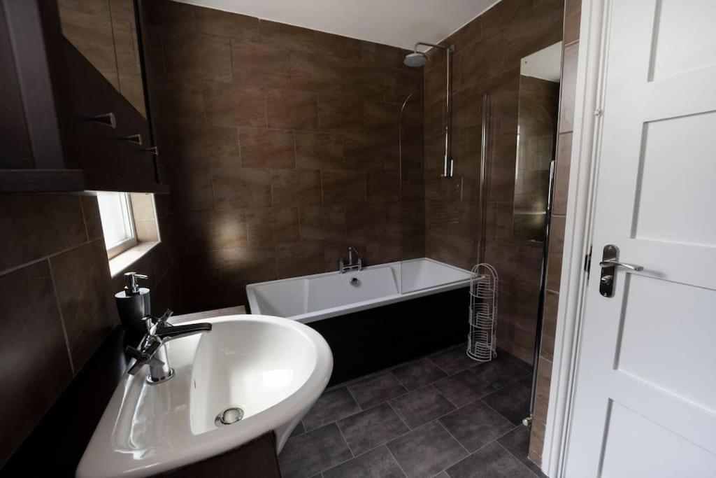 Spacious Holiday Home In Porthcawl Ngoại thất bức ảnh